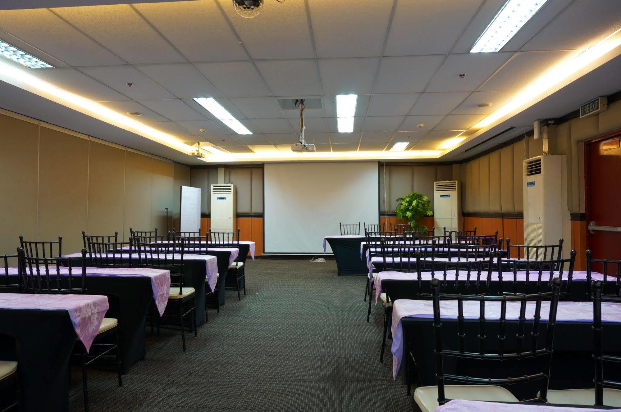 Eurotel Makati Makati City Exteriör bild